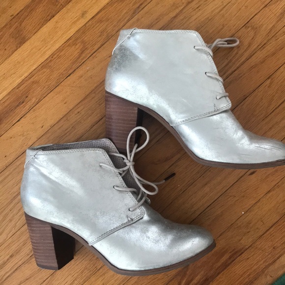 Toms Shoes - Toms Lunata Gold Ankle Booties Size 9